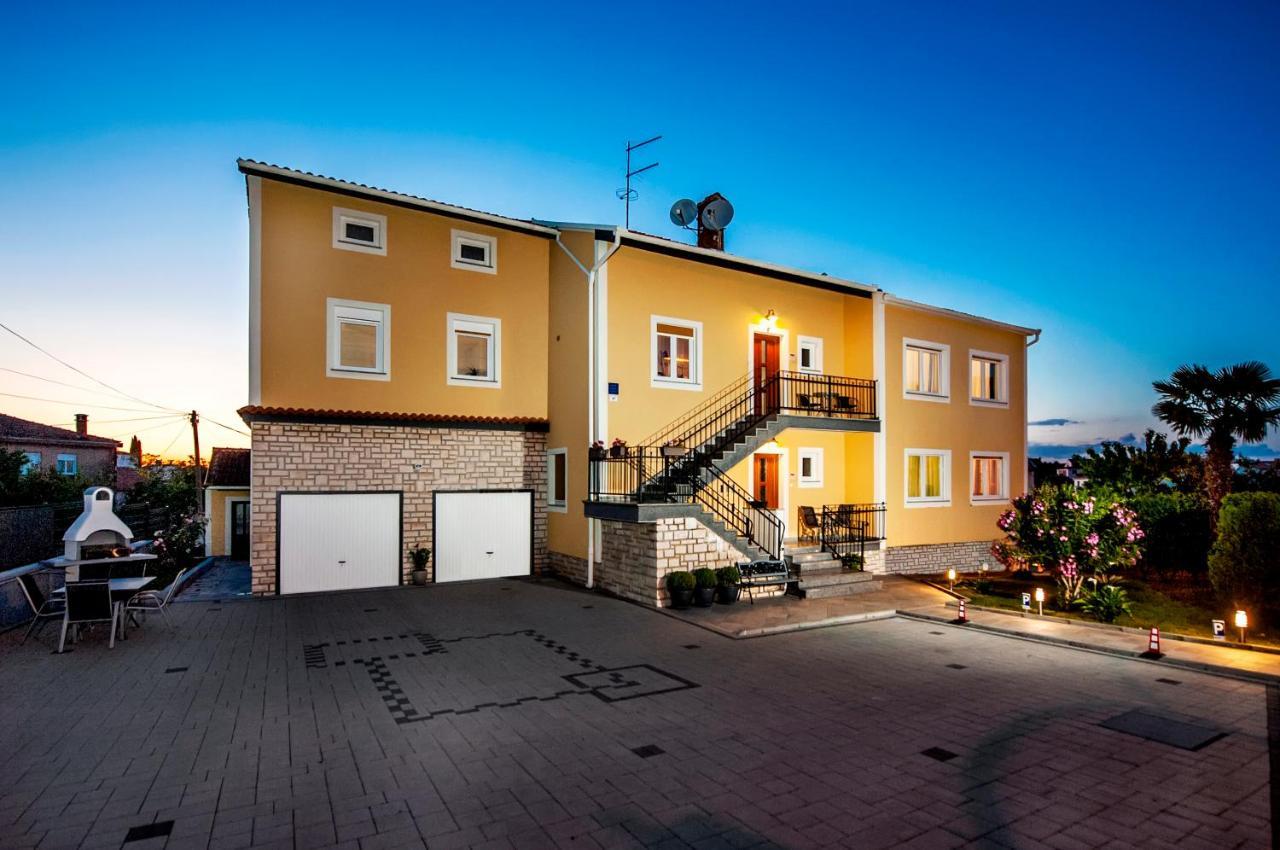 Apartments Euphemia Rovigno Esterno foto