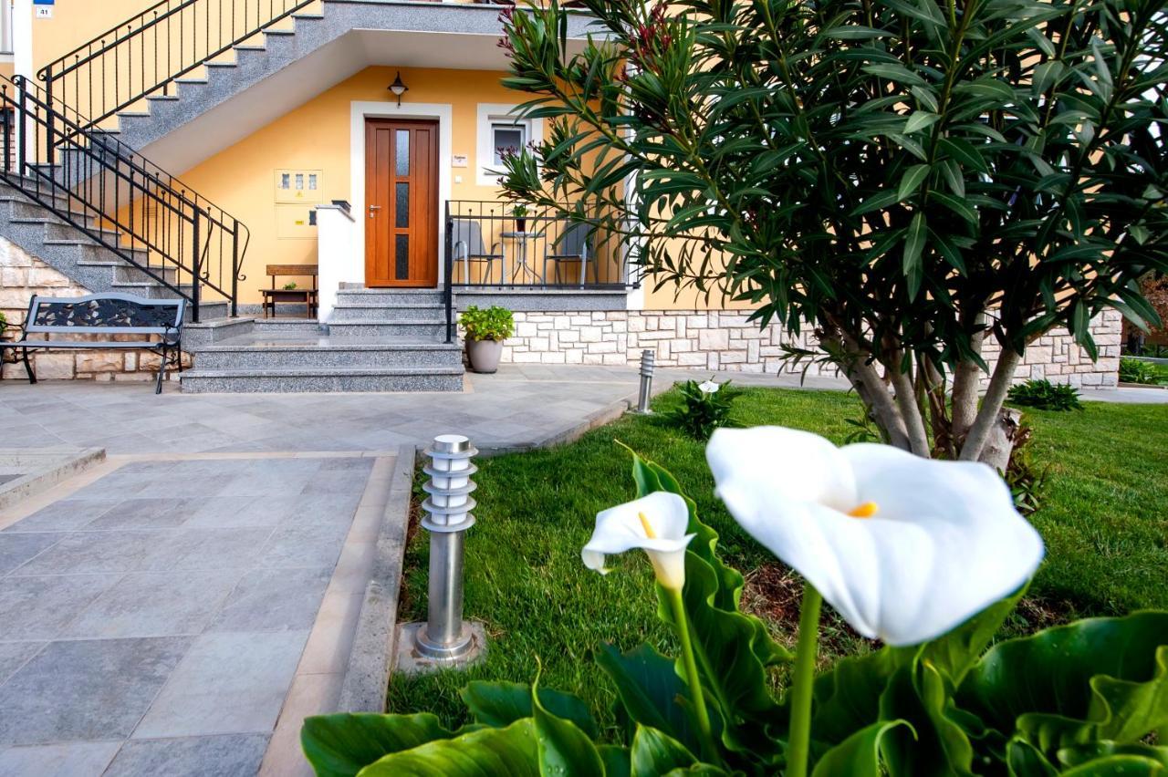 Apartments Euphemia Rovigno Esterno foto