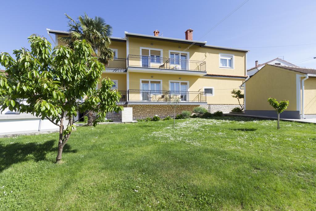 Apartments Euphemia Rovigno Esterno foto